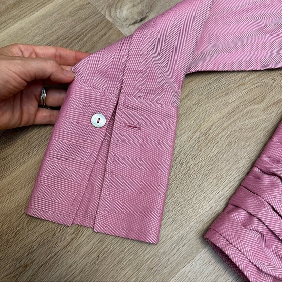 Farina’s Taghavi Cropped Chevron Pink Button Down Shirt with Waist Tie - Picture 6 of 9